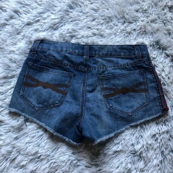 Mudd Distressed Blue Mid Rise Medium Wash Blue Denim Punk Jeans Shorts Size 9 - Picture 6 of 6